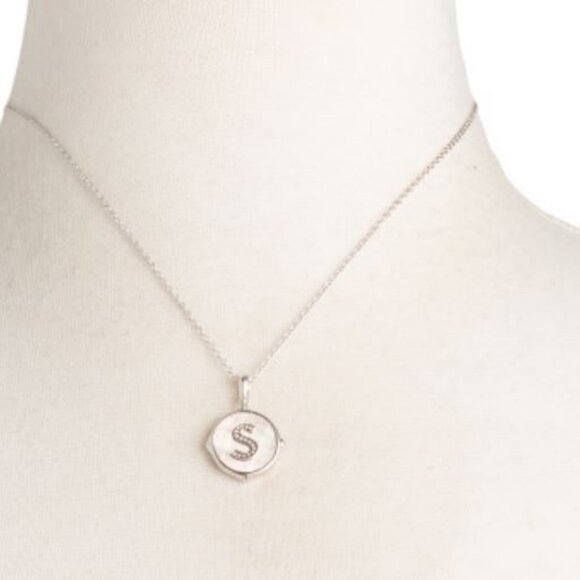 NWT KENDRA SCOTT Initial G Disc Black Mother Of Pearl Pendant Necklace - Picture 3 of 7